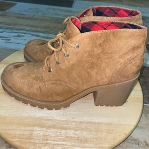 American Rag Reaghen Chunky Block Boots Ankle Booties Womens 8.5 Red Plaid Y2K